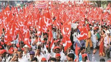 Farmers continue ‘long march’ from nashik to mumbai to seek complete loan waiver