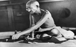 Gandhi and the socratic art of dying