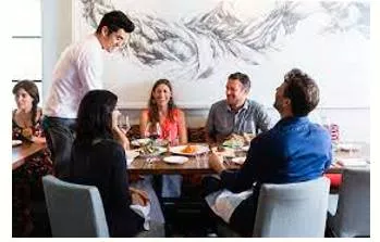 How to say ‘i will pay” when you’re in a restaurent 