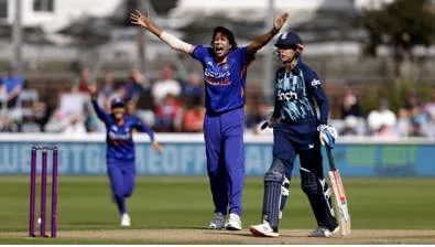 Jhulan goswami  the chakdaha express  for more than a decade she was the flag bearer of fast bowling in the indian women’s team