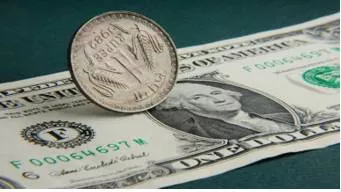 Rbi should let the market decide the fate of the rupee