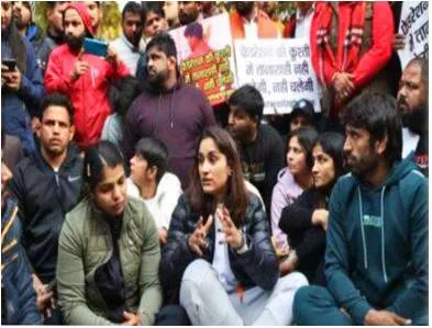 Wrestlers vinesh phogat  sakshi malik accuse wfi president of sexual harassment