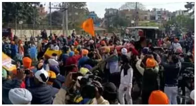 Nearly 2 dozen chandigarh cops hurt in clash with protesters demanding release of sikh prisoners