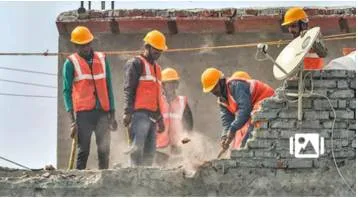 Mehrauli  aap govt  asks dda to stop demolition