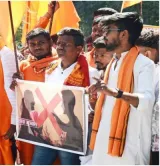 Valentine’s day | bajrang dal activists drive away couples in gandhinagar park  take out protest march in nagpur