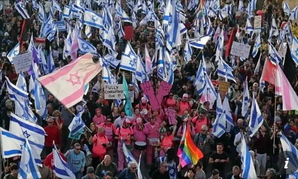 Israel  benjamin netanyahu accuses protesters of ‘trampling democracy’