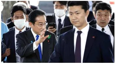 Explosive thrown at japan pm during campaign event