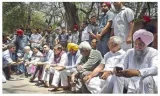 Aap comes all out to protest kejriwal’s questioning by cbi  over 1 000 detained