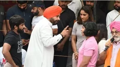 Navjot sidhu joins protesting wrestlers at jantar mantar  ‘fight is for…’