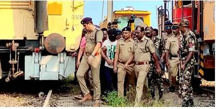 Train arson case  nia holds searches in shaheen bagh
