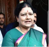 Former karnataka jail staff get relief in sasikala case