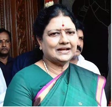Former karnataka jail staff get relief in sasikala case