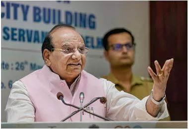 Work hard and don’t bow to pressure  l g tells officials in delhi