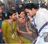 Bengal cm visits kin of victims of cracker unit blast