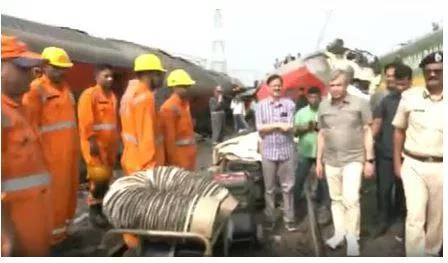 Ashwini vaishnaw inspects odisha train crash site  orders high level probe