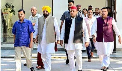 Sp supports aap’s campaign against delhi ordinance