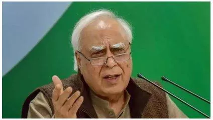 Kapil sibal counters giriraj singh's praise of godse as ‘saput’