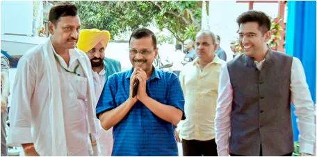 Aap  cong  engage in war of words over delhi ordinance