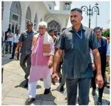 Sinha visits hazratbal  says plans on to promote shrine tourism in j&k