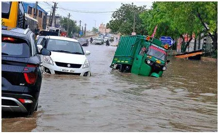 Auto driver drowns after driving into flooded ditch