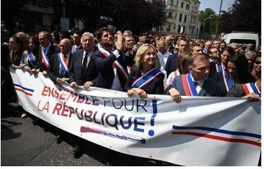 Mayors hold anti riot rallies in france as arrests fall