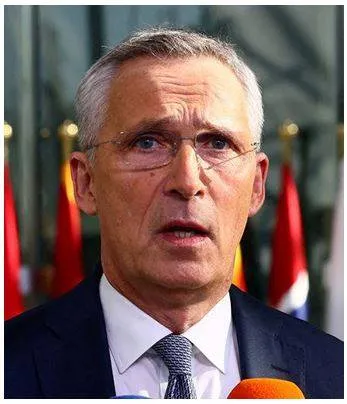 Stoltenberg to remain at nato helm for another year
