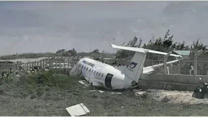 Watch | plane wing breaks apart after dramatic runway crash in somalia  all passengers safe