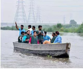 Yamuna inching closer to ‘danger mark’  govt  starts evacuation work