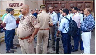 Gyanvapi mosque  muslim side ‘boycotts’ as asi conducts complex survey  10 points