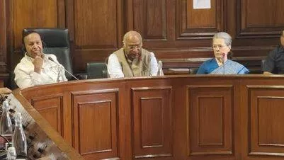 I n d i a mps brief opposition on manipur visit  sonia gandhi  kharge present at meet
