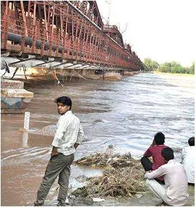 Authorities prep up as yamuna crosses danger mark again