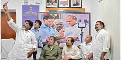 Invoking ysr  cong  launches selfie campaign to counter kcr claims