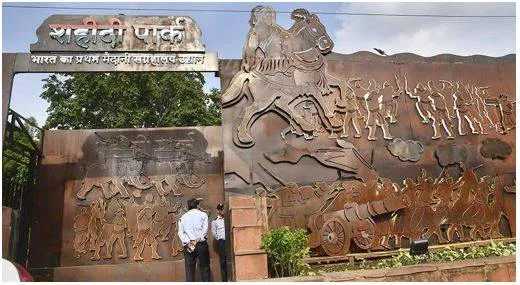 Aap  bjp spar as tricolour replaces the bhagwa in mcd’s shaheedi park at ito