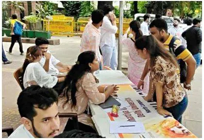 Du admissions  first round ends today  many pin hopes on next list