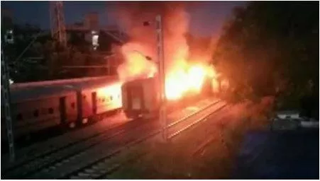 What caused madurai train fire that killed at least 10 tourists  injured many