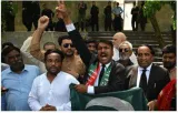 Pakistan court suspends imran khan’s sentence in toshakhana graft case