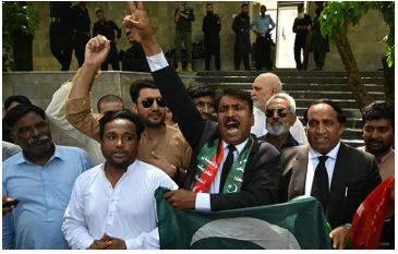 Pakistan court suspends imran khan’s sentence in toshakhana graft case