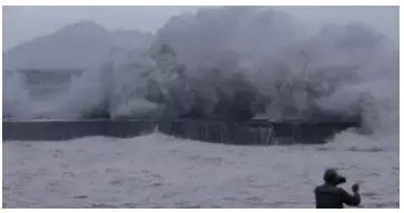 Typhoon haikui makes landfall in taiwan
