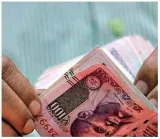 Rupee snaps 4 day losing streak  gains 21 paise against usd