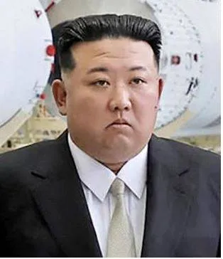 Kim invites putin to visit n  korea during rare summit