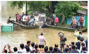Fadnavis visits flood hit nagpur  says govt  will build better infrastructure