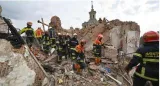 Deadly new strike as kyiv mourns death of dozens