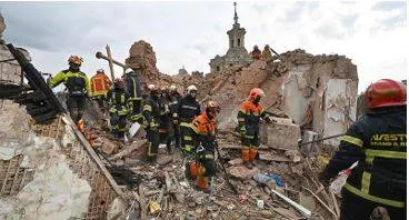 Deadly new strike as kyiv mourns death of dozens