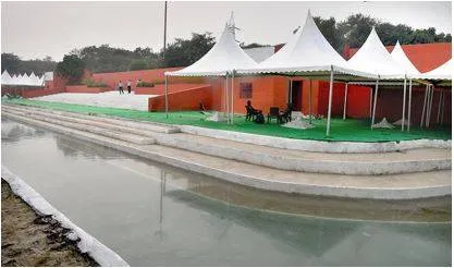 Over 1 000 ponds created for chhath  devotees take a dip in yamuna defying ban