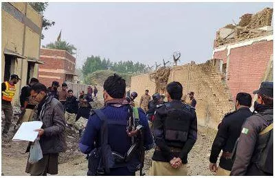 23 pakistani soldiers killed as taliban linked group drives vehicle into security post