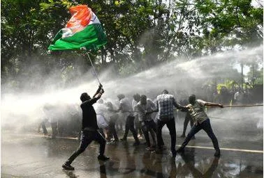 Cong  protest against police turns violent in various parts of kerala