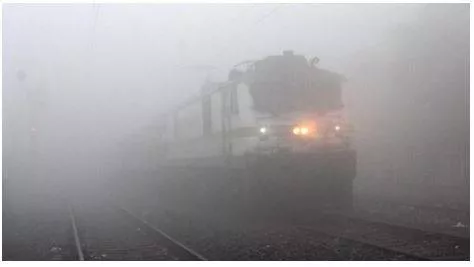 Delhi airport faces flight delays  train services hit by dense fog | top updates
