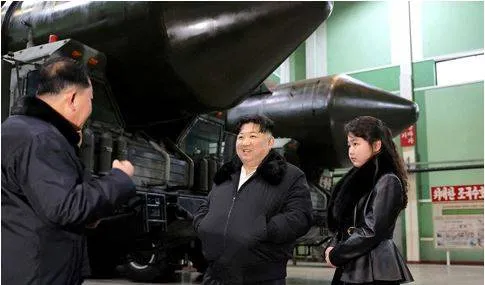 North korea fires artillery shells near s  korean islands
