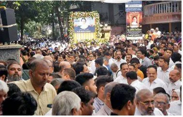 Day after borivali ‘live’ shocker  a cremation and a delayed burial as oppn  guns for fadnavis