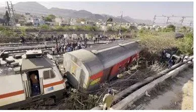 Probe into sabarmati agra express derailment reveals driver overshot red signal